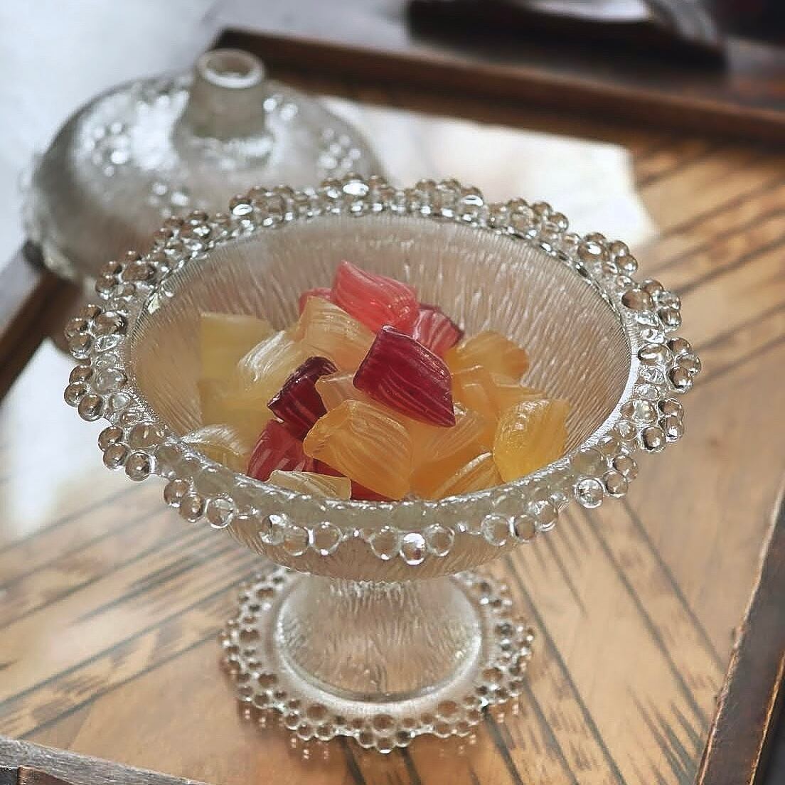ガラスの蓋つきボンボニエール