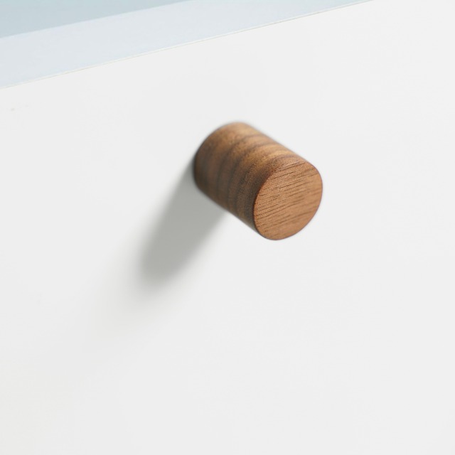 post knob つまみP /size:M【木製つまみ】天然木 無垢ナラ材・ウォールナット材（引き出し・扉）取っ手 ノブ ハンドル 日本の職人造り