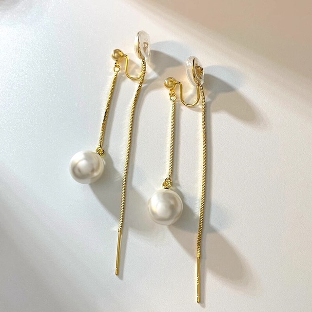 Long chain pearl earrings　B290