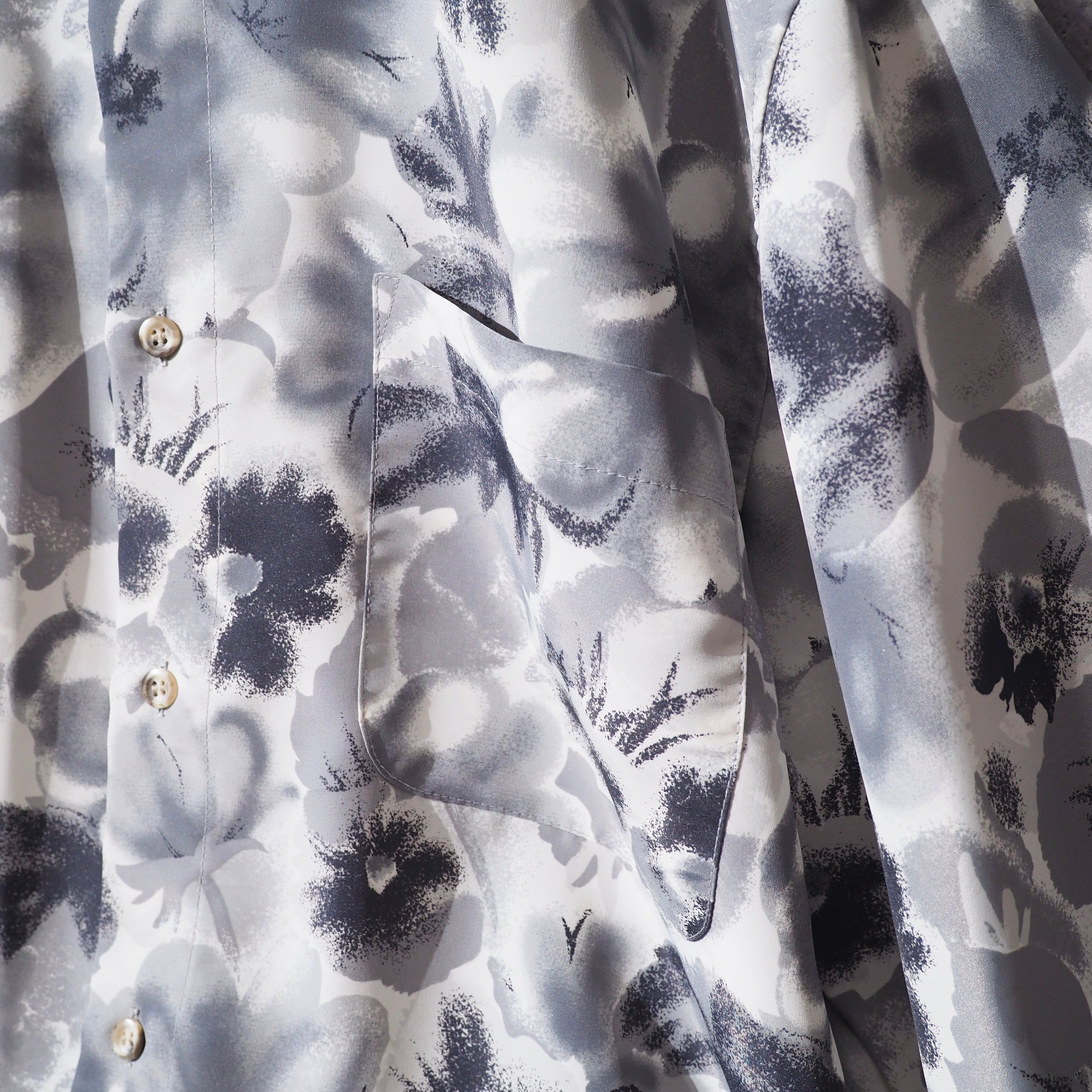 1990s Beautiful monotone Flower All Over vintage Drape loose shirt