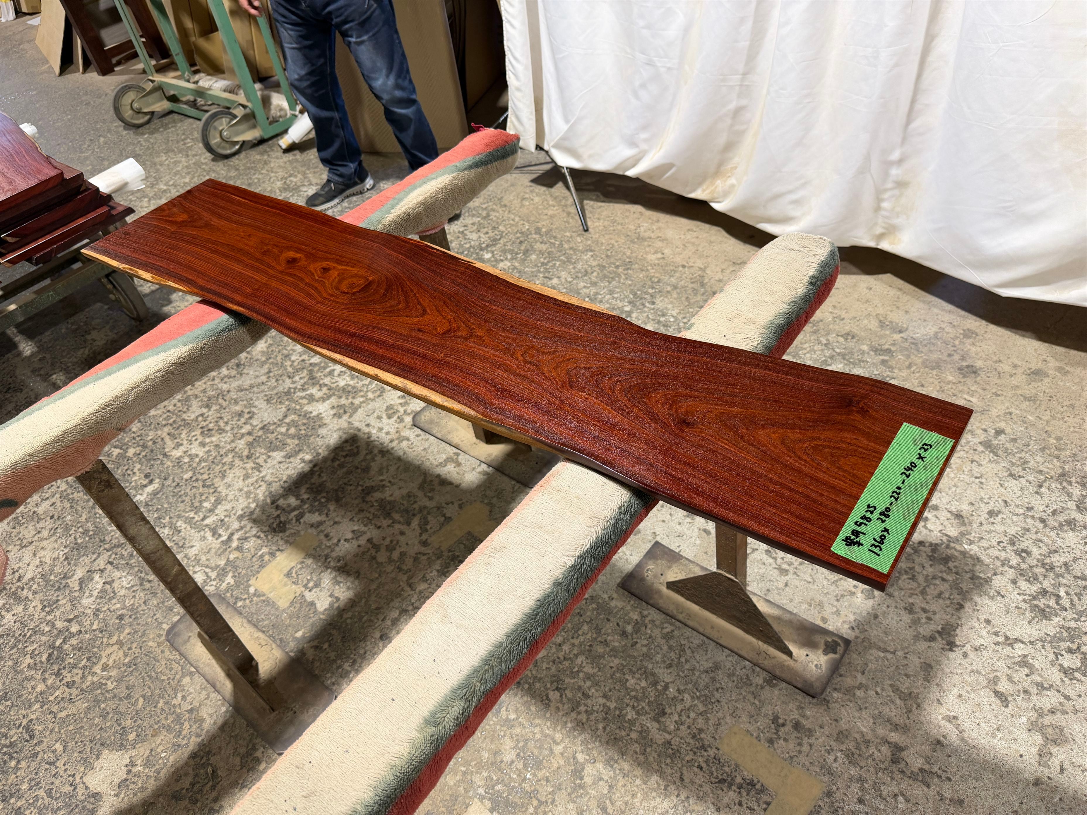紫檀(パーロスター)9825 一枚板無垢 乾燥材 1360x280-220-240x23mm カウンター 棚 テレビ台 花台 DIY 窓台 ローテーブル