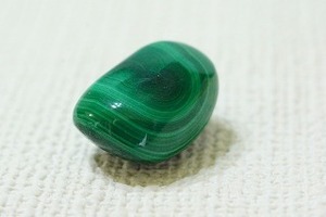 マラカイト（孔雀石）タンブル　約9g