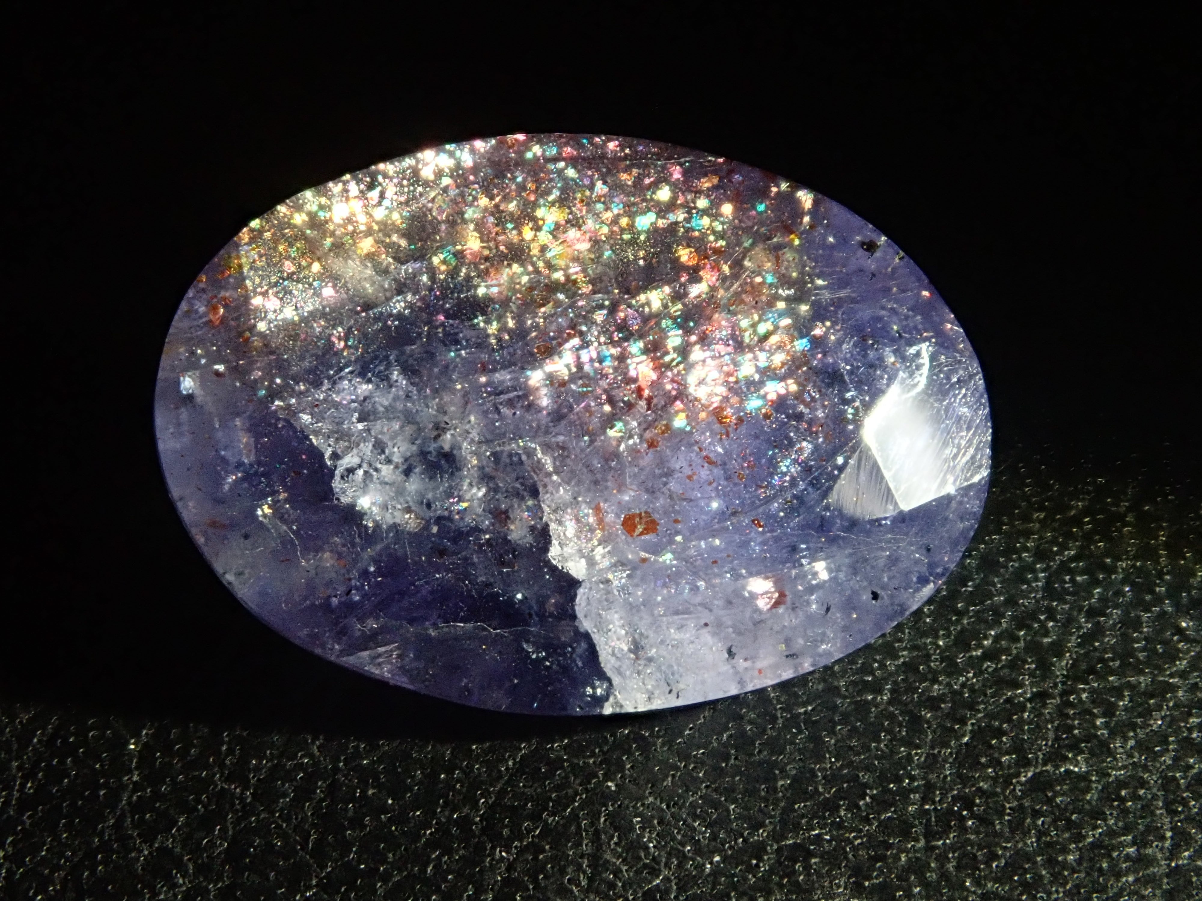インド産ブラッドショットアイオライトサンストーン 3.847ct