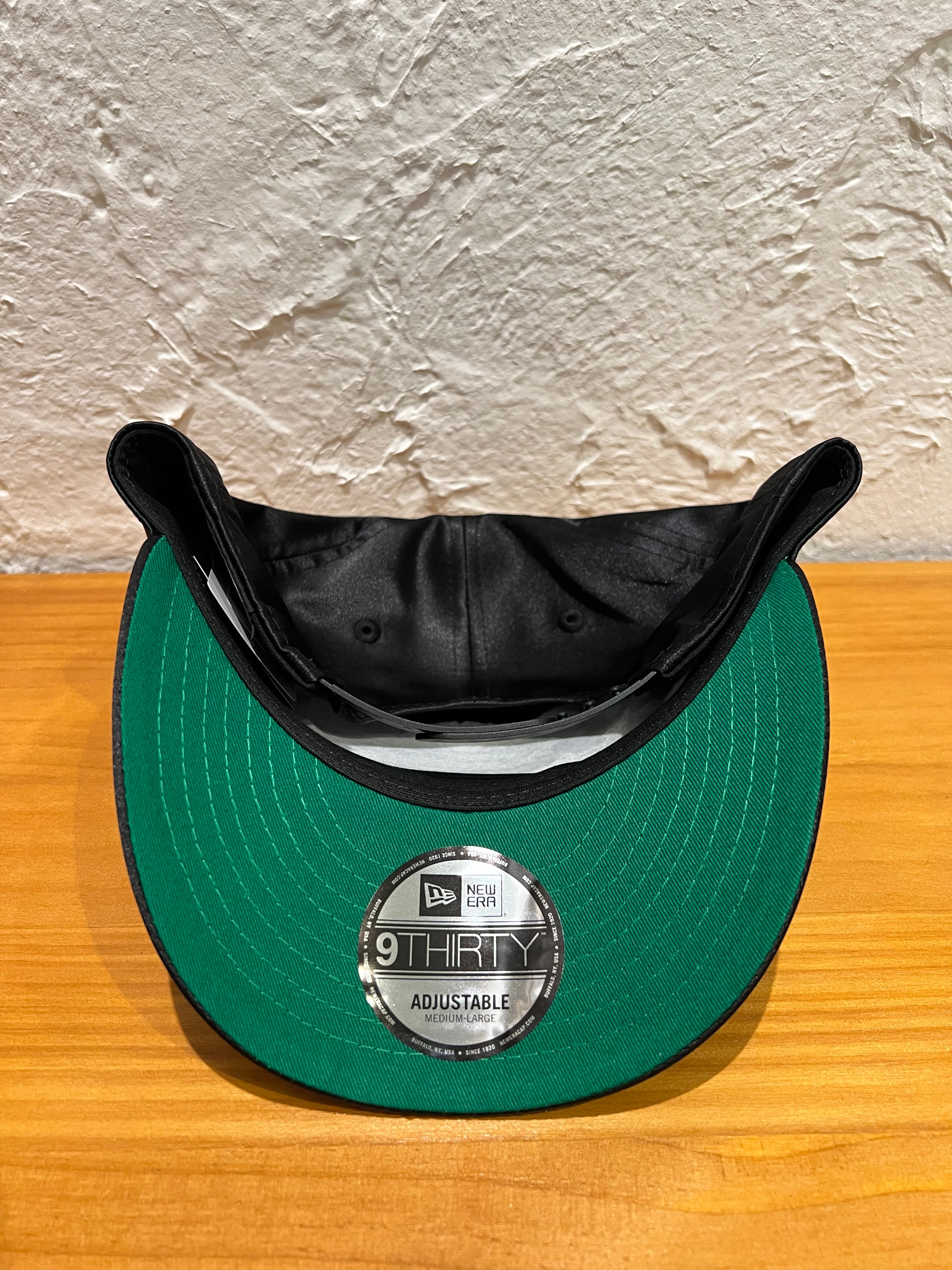 NEW ERA (ニューエラ) - 9THIRTY MIYUKI ARIHARA am SATIN BLK (930 NEW ERA (ニューエラ) - 9THIRTY MIYUKI ARIHARA am SATIN BLK (930