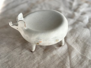 ネズミ厚皿(白)