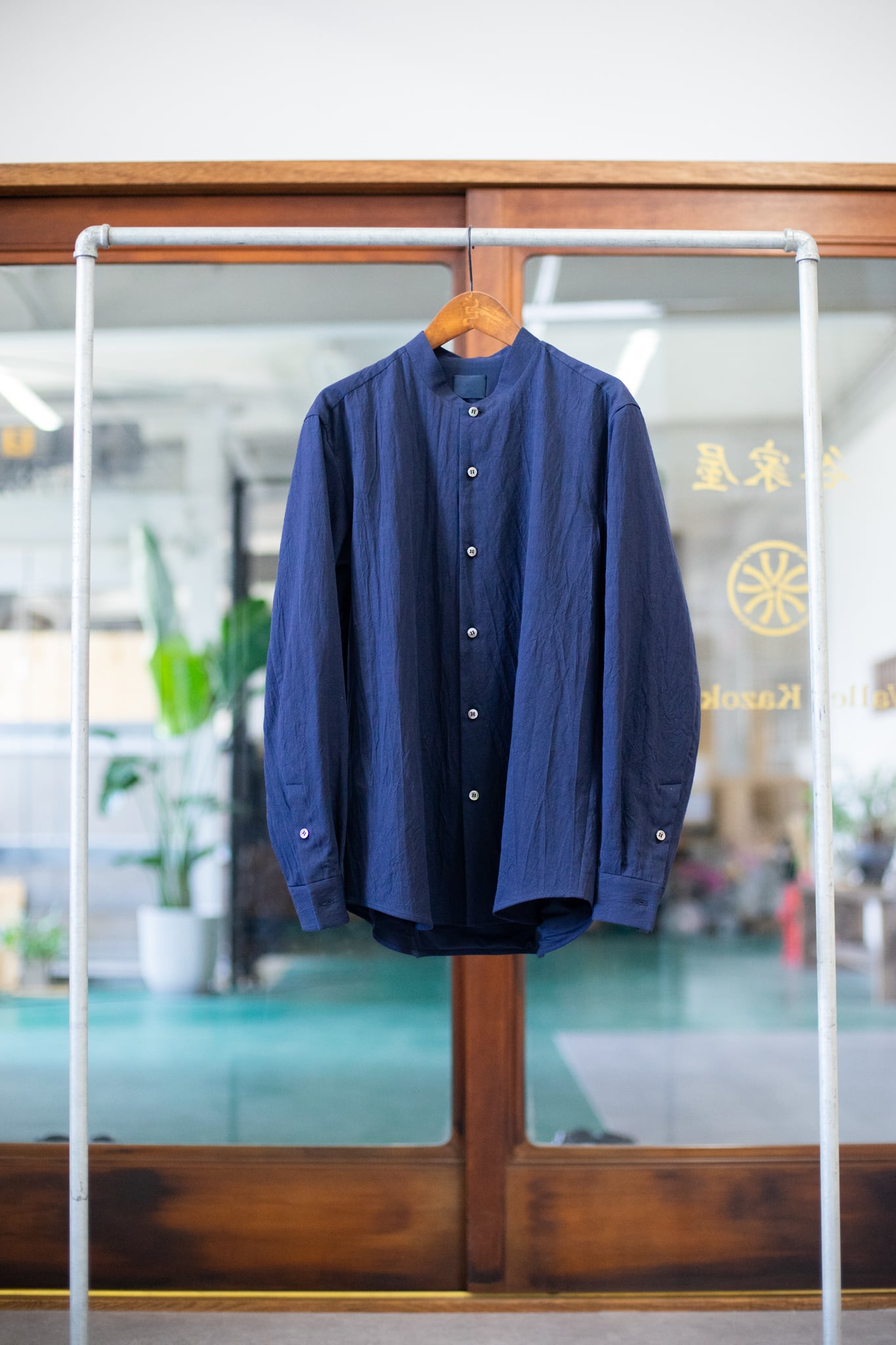 山内 有松塩縮加工リネンシャツ (yc41-1920a) navy | 谷家屋 -Valley