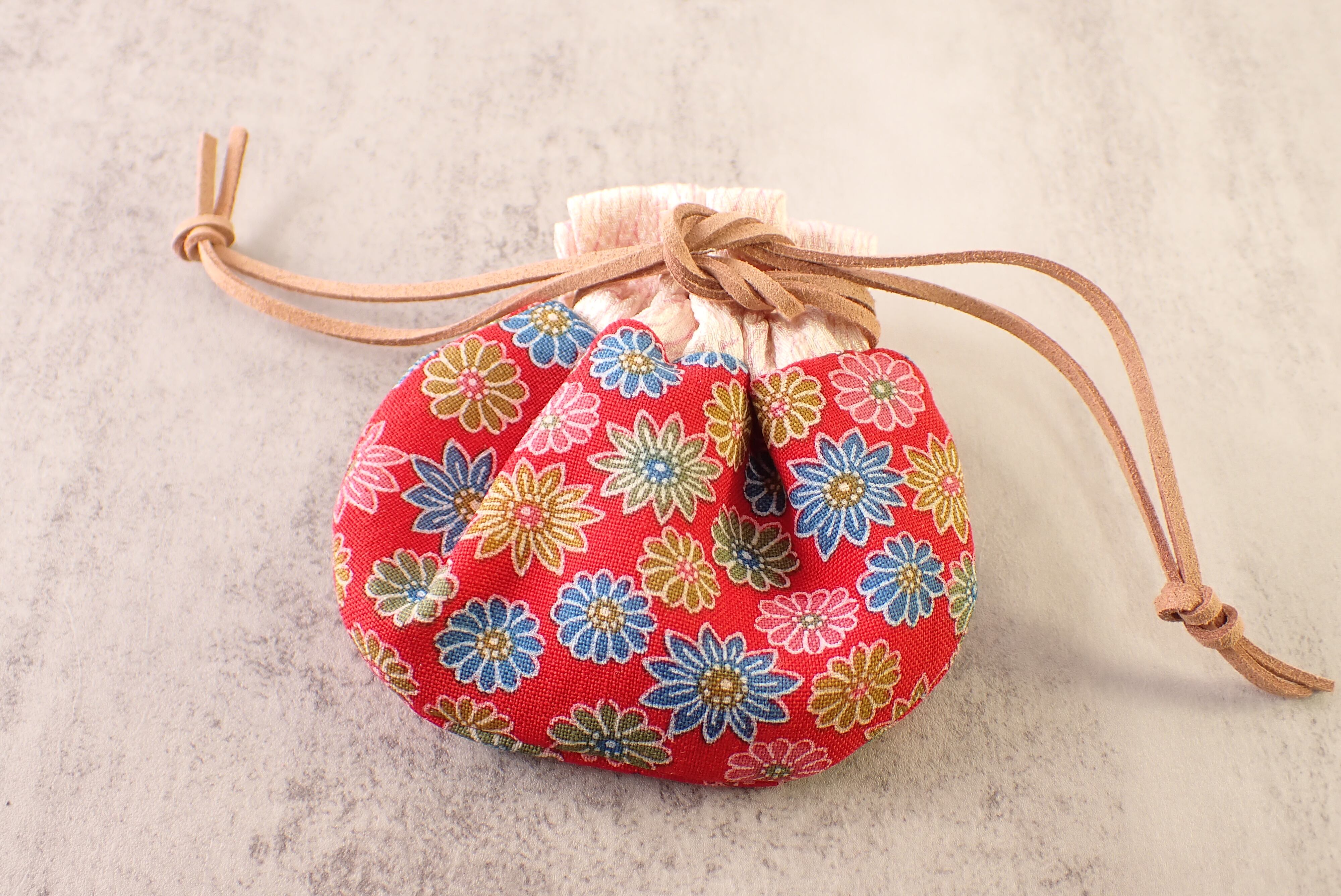 【未開封・未使用】日本紅　小町紅　紅お猪口　巾着セット 定期便利用者様限定】巾着袋 [D12-62] | differencee(ディファレンシー)