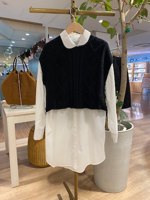 ニットベスト付ブラウス［Color:ブラック］
