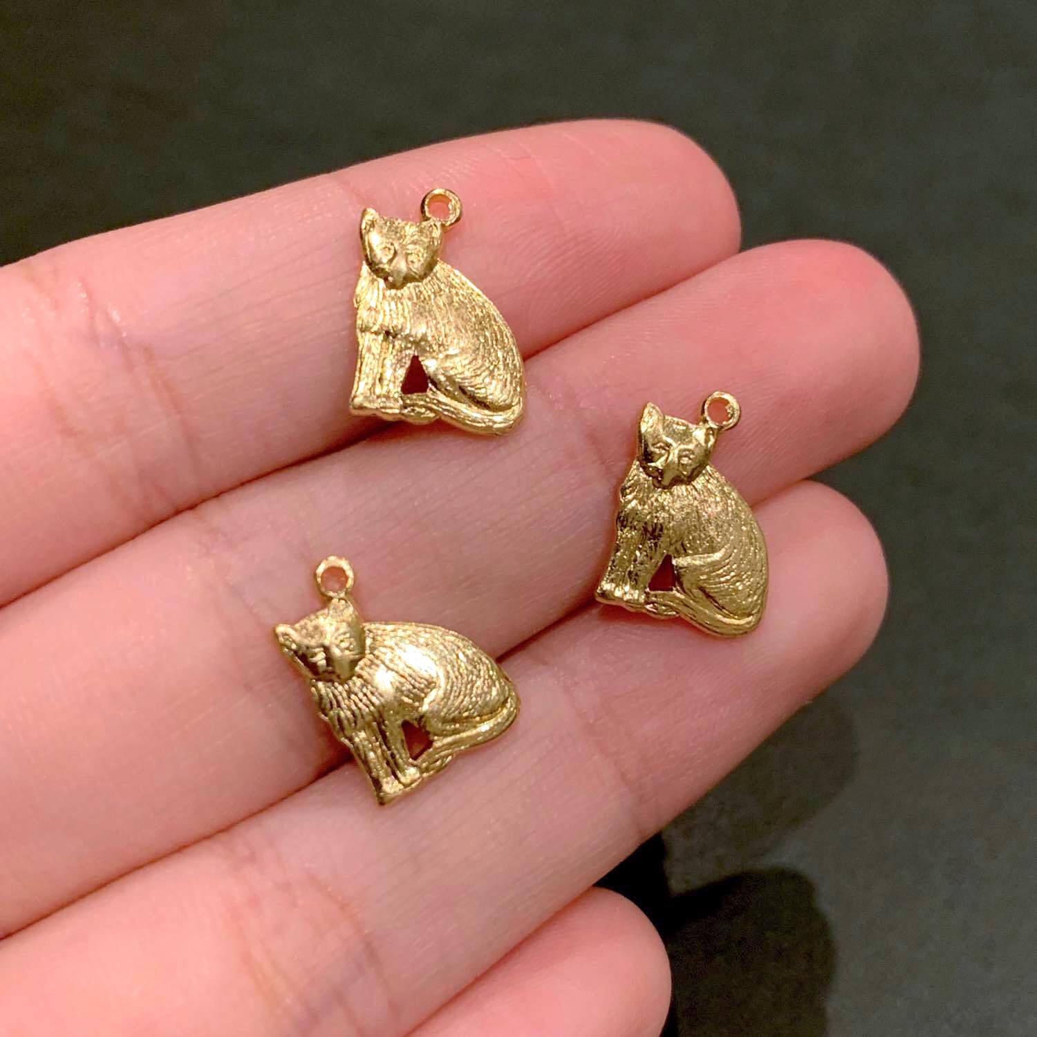 最終入荷〉USA真鍮 丸まりお座り猫チャーム | Dua-アクセサリーパーツ