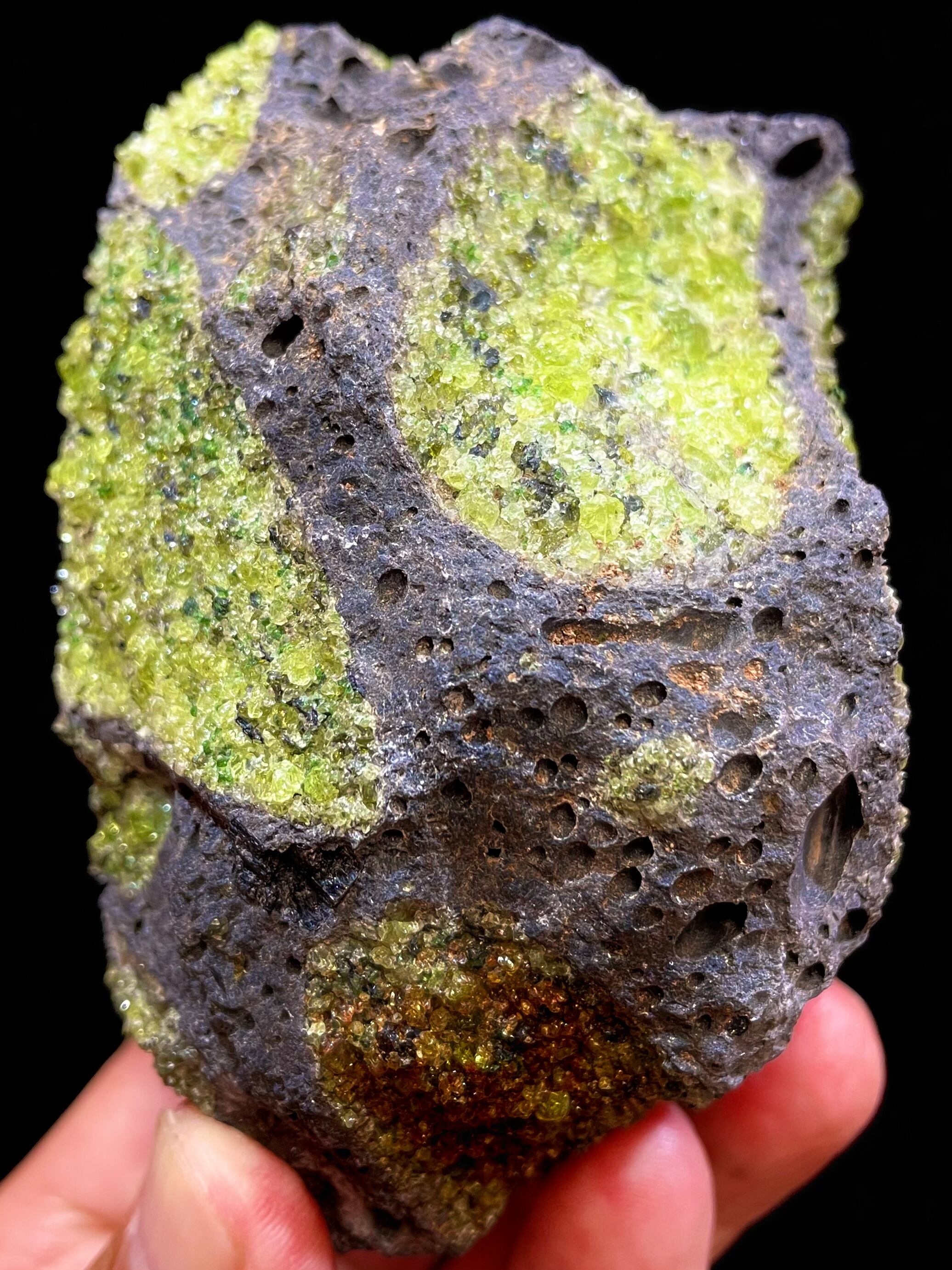 1) アリゾナ州産ペリドット(母岩付)大型 | レムリアの太陽