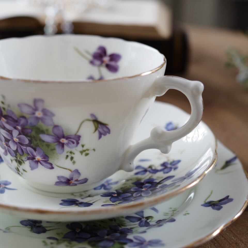 英国ハマースレイ ヴィクトリアンバイオレット トリオ カップ