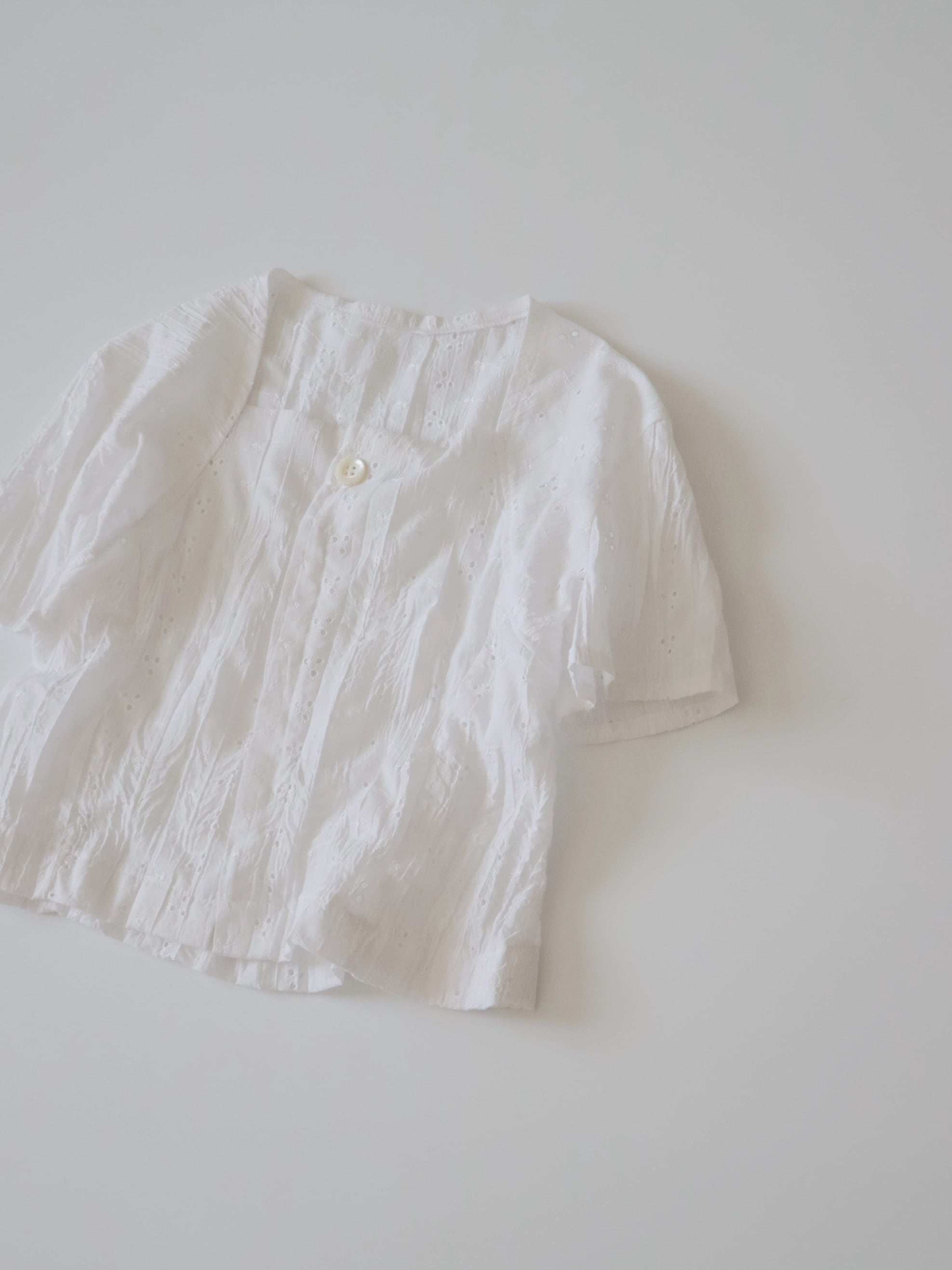 ●embroidery lace design front one button cropped blouse