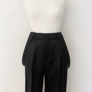 クロップドテーパードパンツ Louis ブラック | Cygne 