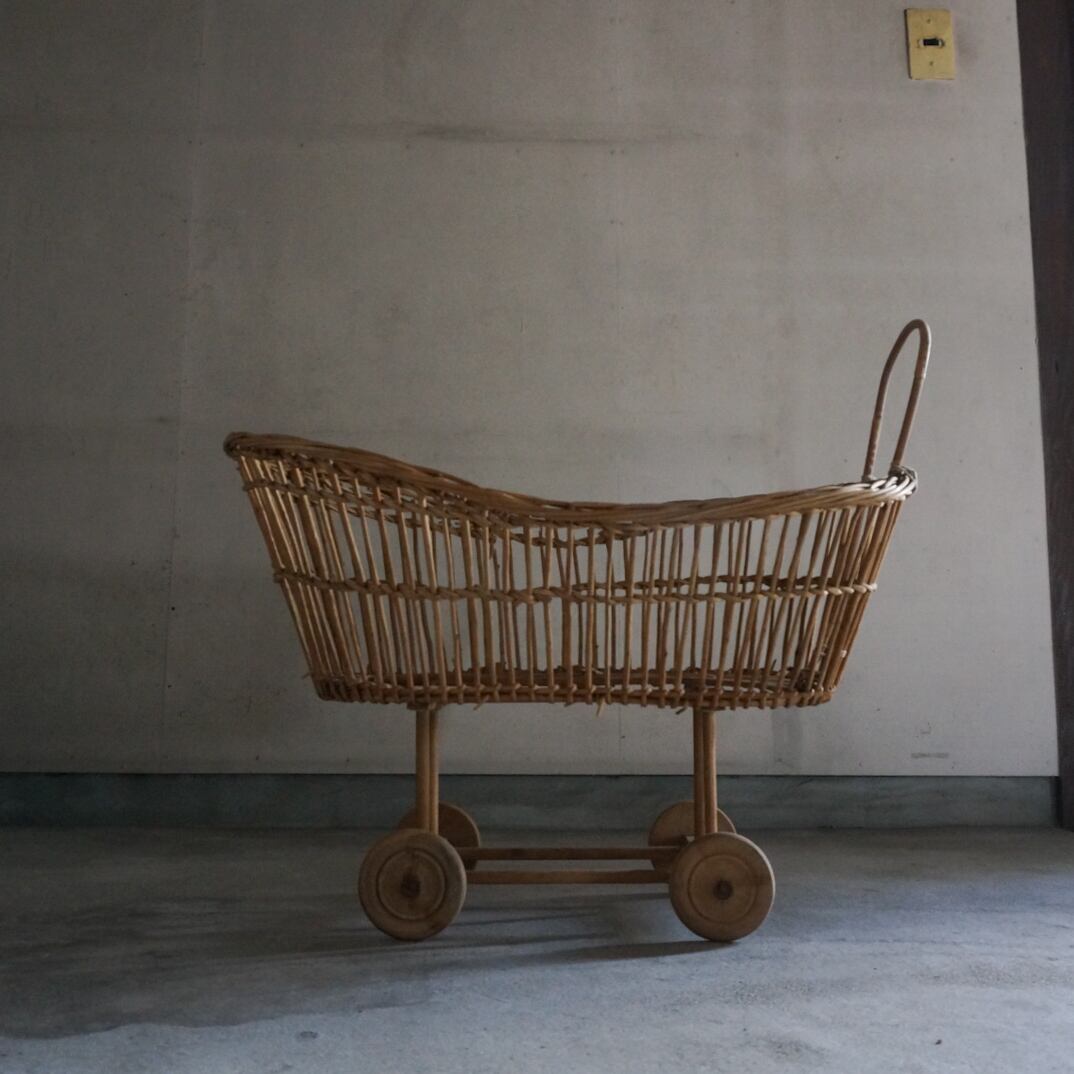 古いフランスの木製カート