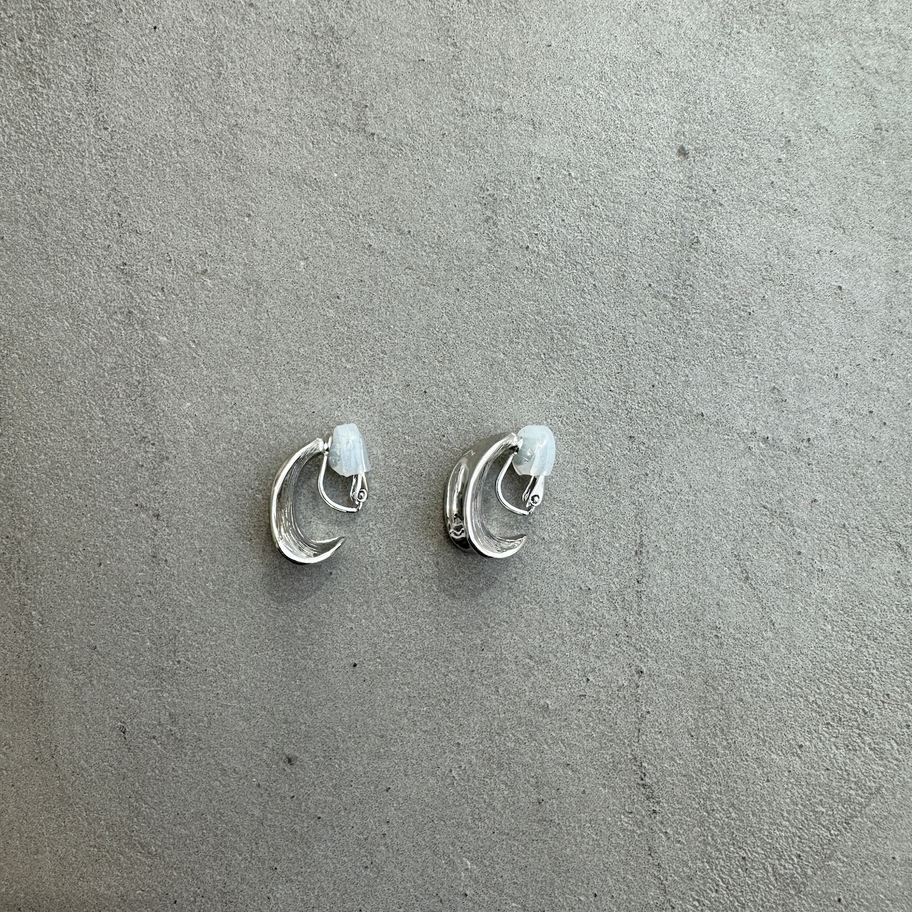 smooth curve motif earring/silver