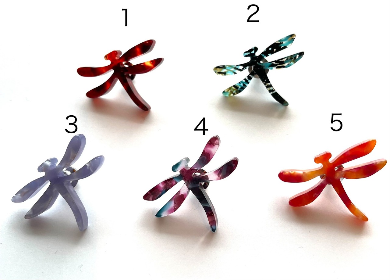 とんぼブローチ●メガネの材料で作ったピンブローチ●手磨き仕上げで綺麗♪メガネ産地福井から