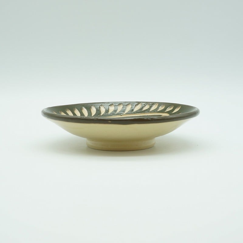 線彫り5寸皿【やちむん工房與那嶺】 | 沖縄の工芸品 うぃーりきさん