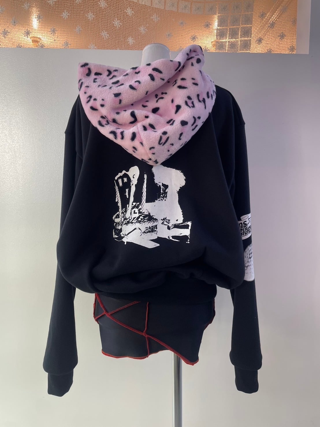 Ans Dotsloevner balloon hoodie black×pink leopard
