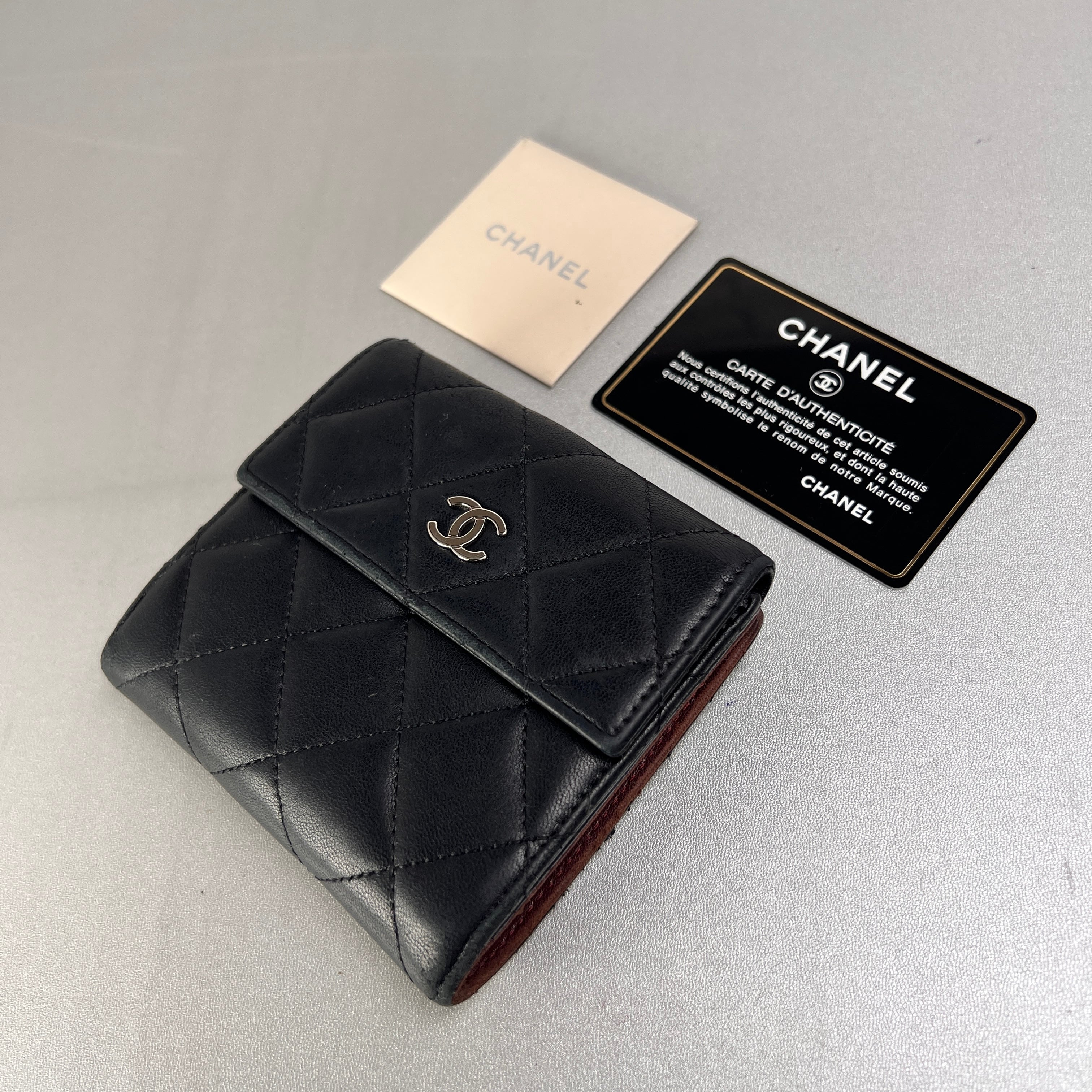 CHANEL 黒 レザー 三つ折り財布 CHANEL 黒 レザー三つ折り財布 【公式通販】