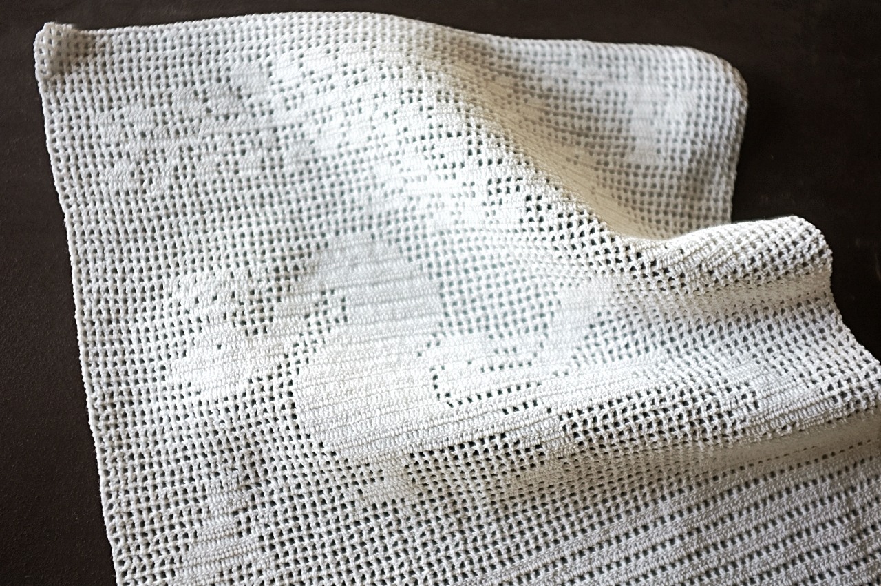 ラスト 20s フランス 22c リネン 孔雀の王様と白猫のお小姓とクロッシェレースドイリー アンティーク