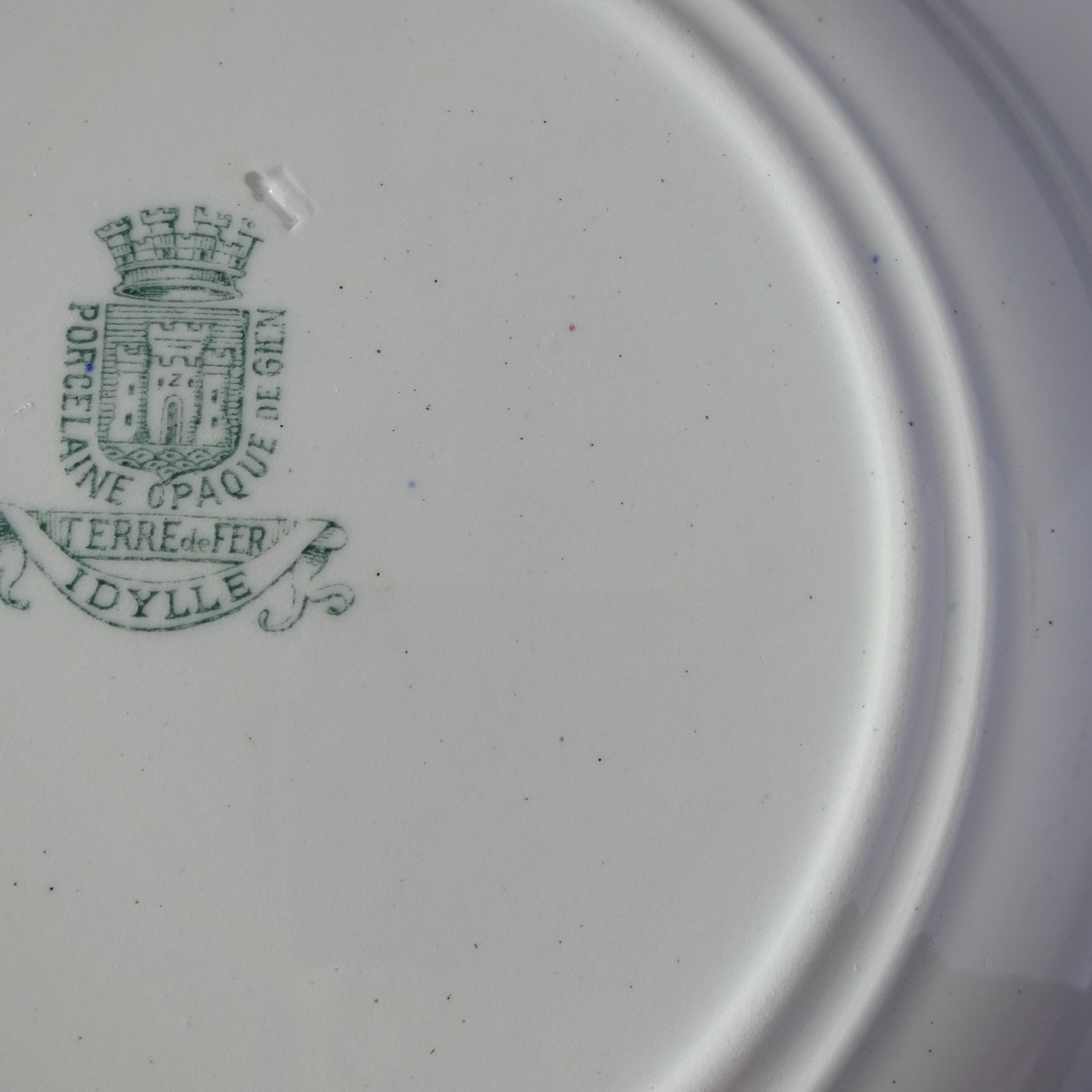 ☆TERRE de FER PORCELAINE OPAQUE DE GIEN modèle 《IDYLLE》 assiette demi creuse (B)