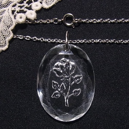 薔薇の彫りのインタリオガラスのペンダントネックレス ヴィンテージネックレスのセール通販 10374N