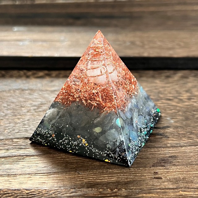 限定【動画あり】ピラミッド型オルゴナイト 高品質 ラブラドライト