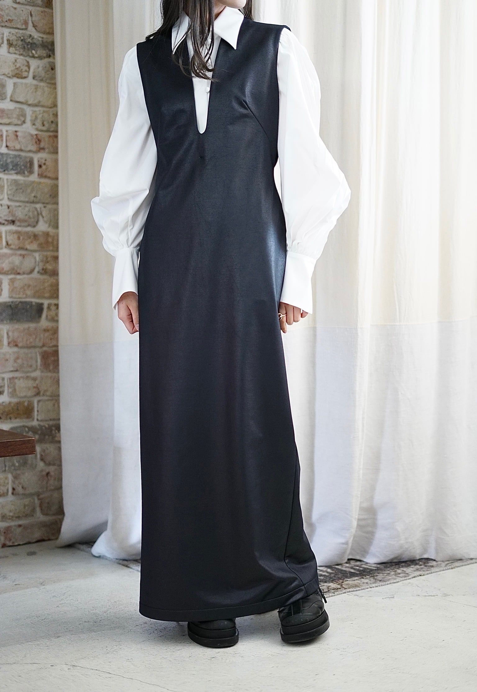 Mame Kurogouchi / Plungded Long Sweatshirt Dress ( BLACK / BROWN