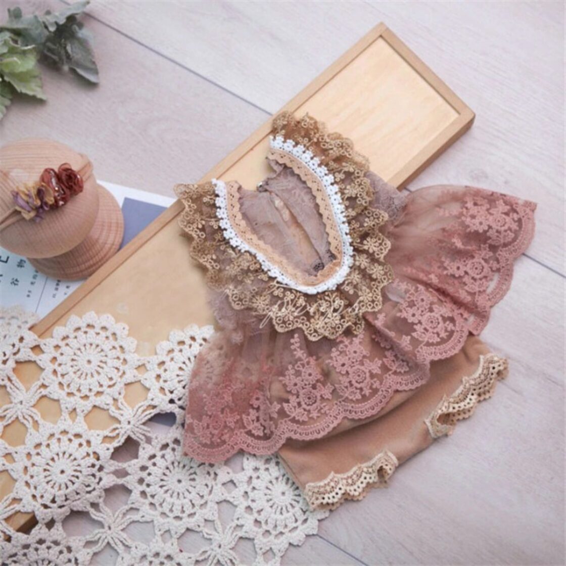 ゴージャスなフリルレースの衣装セット | Pay ID 