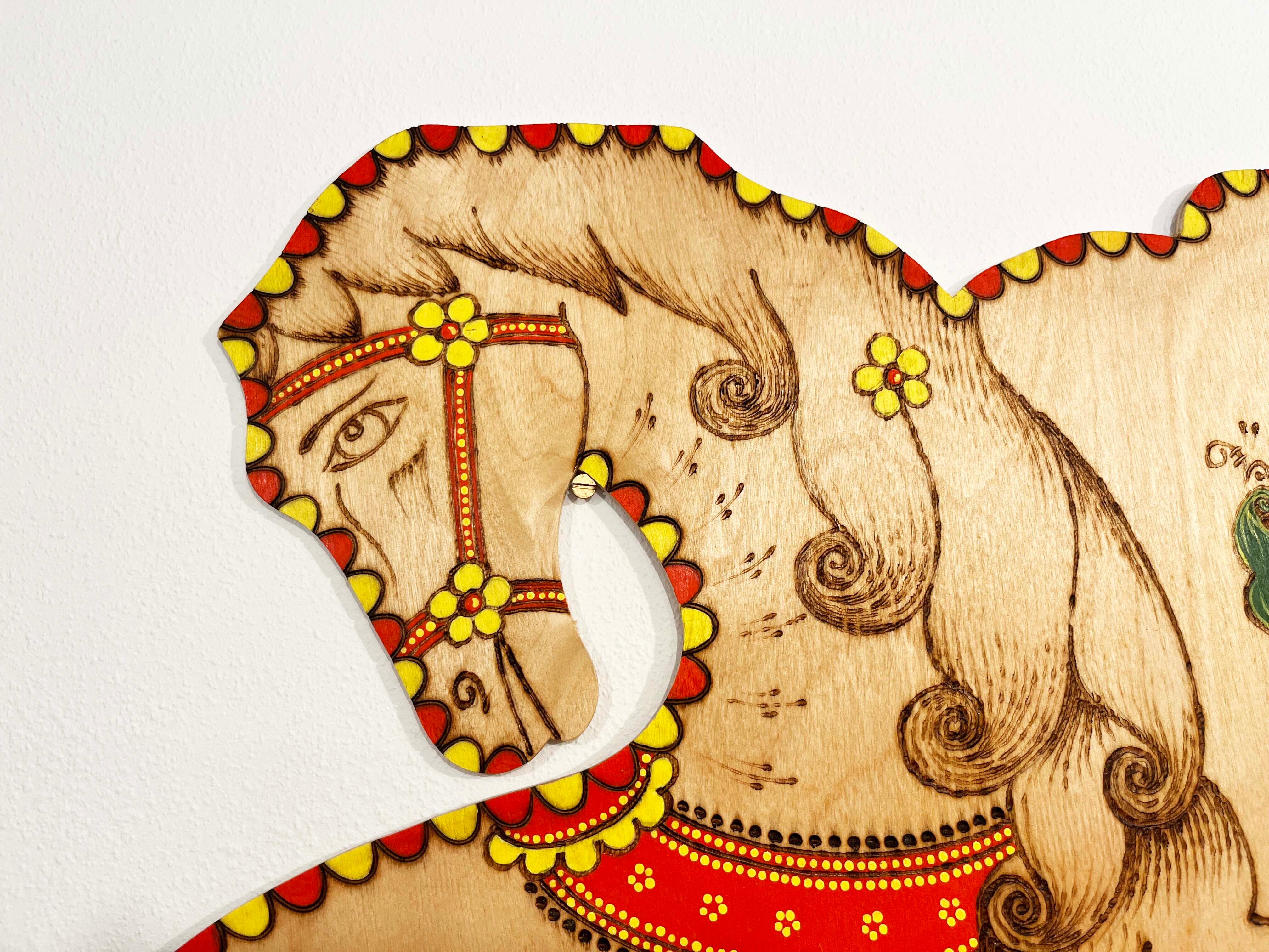 飾り棚(タチアナ・ザマノワさん作)