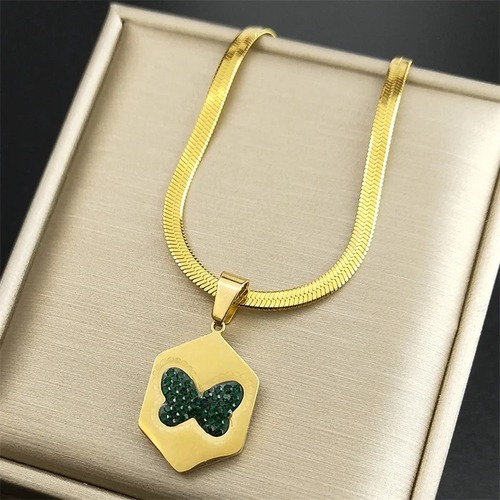 ペンダント ネックレス  ラインストーン 蝶 バタフライ 緑 グリーン ステンレス ビンテージ インセクト ゴールド チェーン 六角形 昆虫