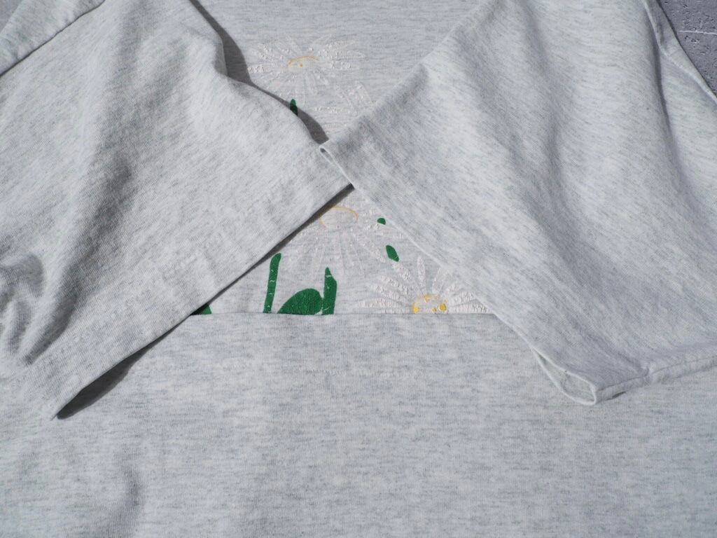 1990s fruit of the loom Flower printed vintage Tee (made in usa)