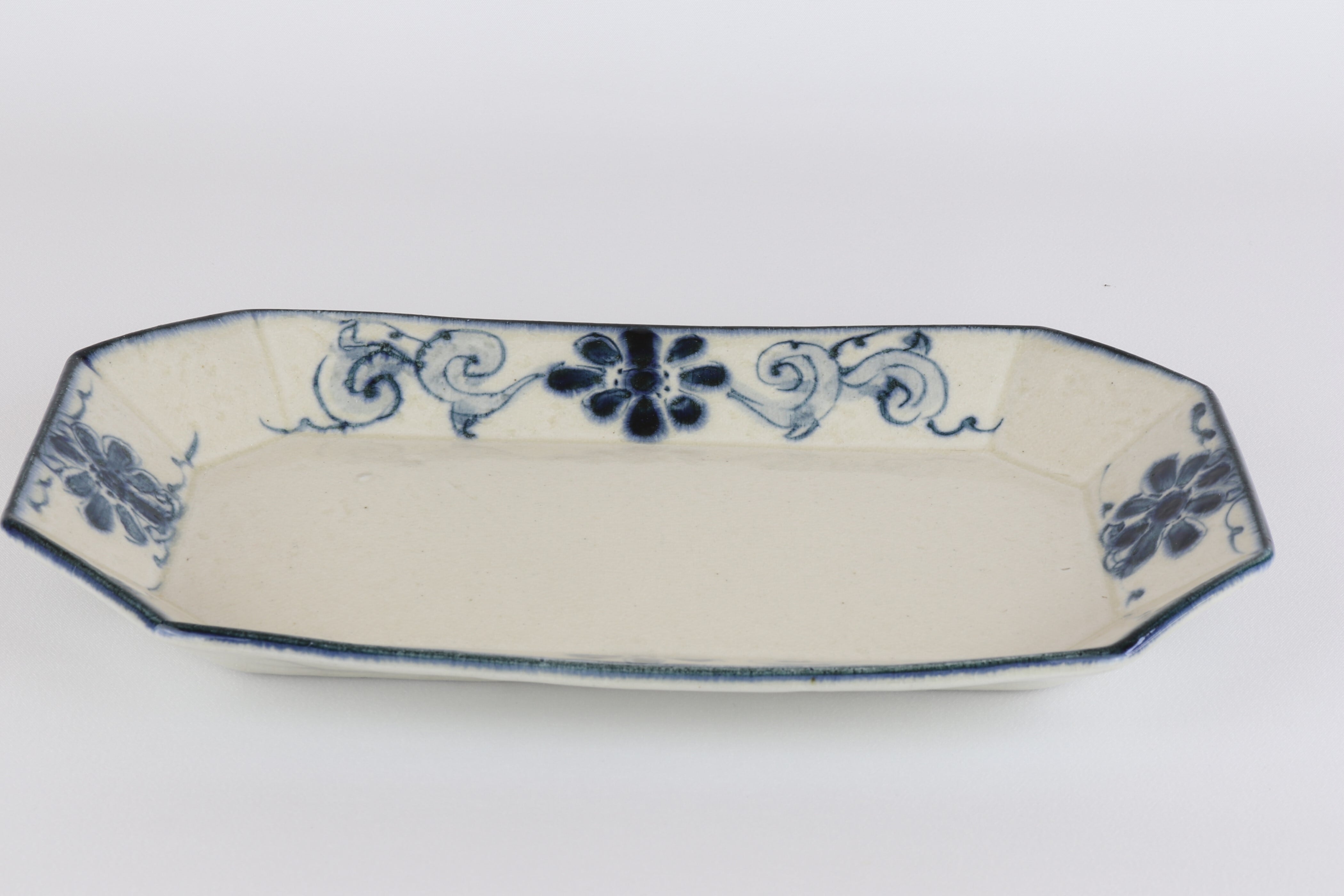 安南 なで角長角皿 四方花紋【B級品 特価】