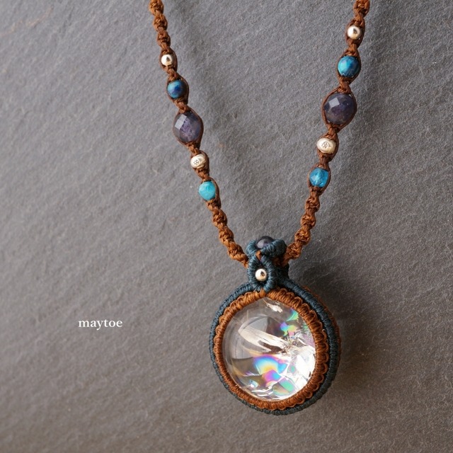 アイリスクォーツ(レインボークリスタル)のマクラメネックレス ~湖畔~
