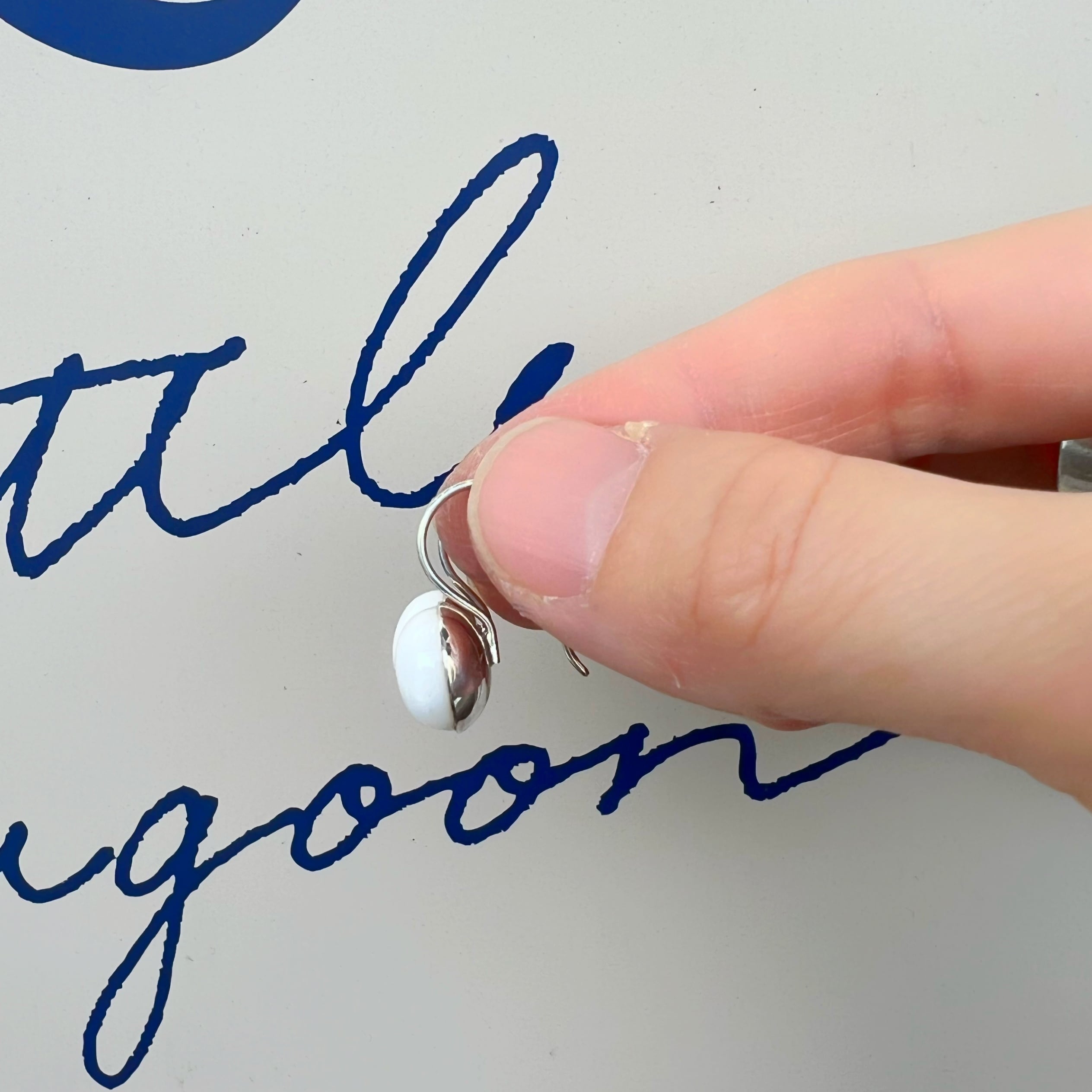 ラウンド ホワイトアゲート フック ピアス | 【公式通販】鎌倉の