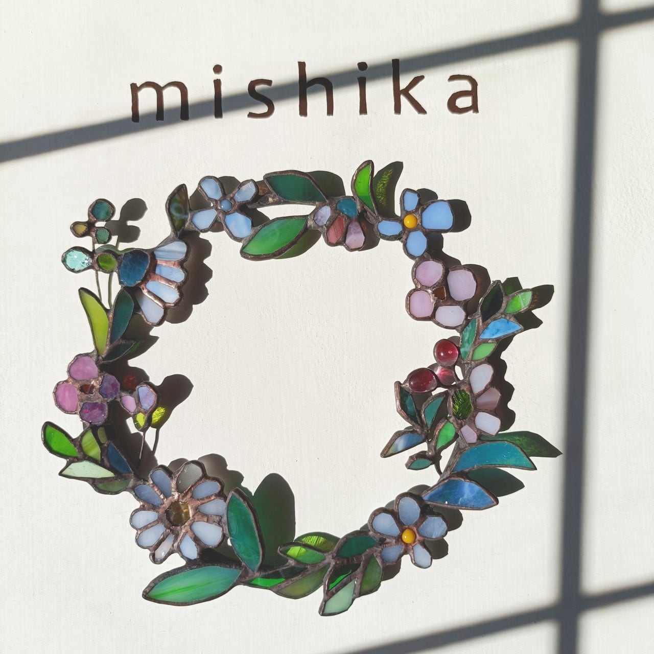 草花のリース ステンドグラス 窓飾り 壁飾り ドア飾り リース | mishika