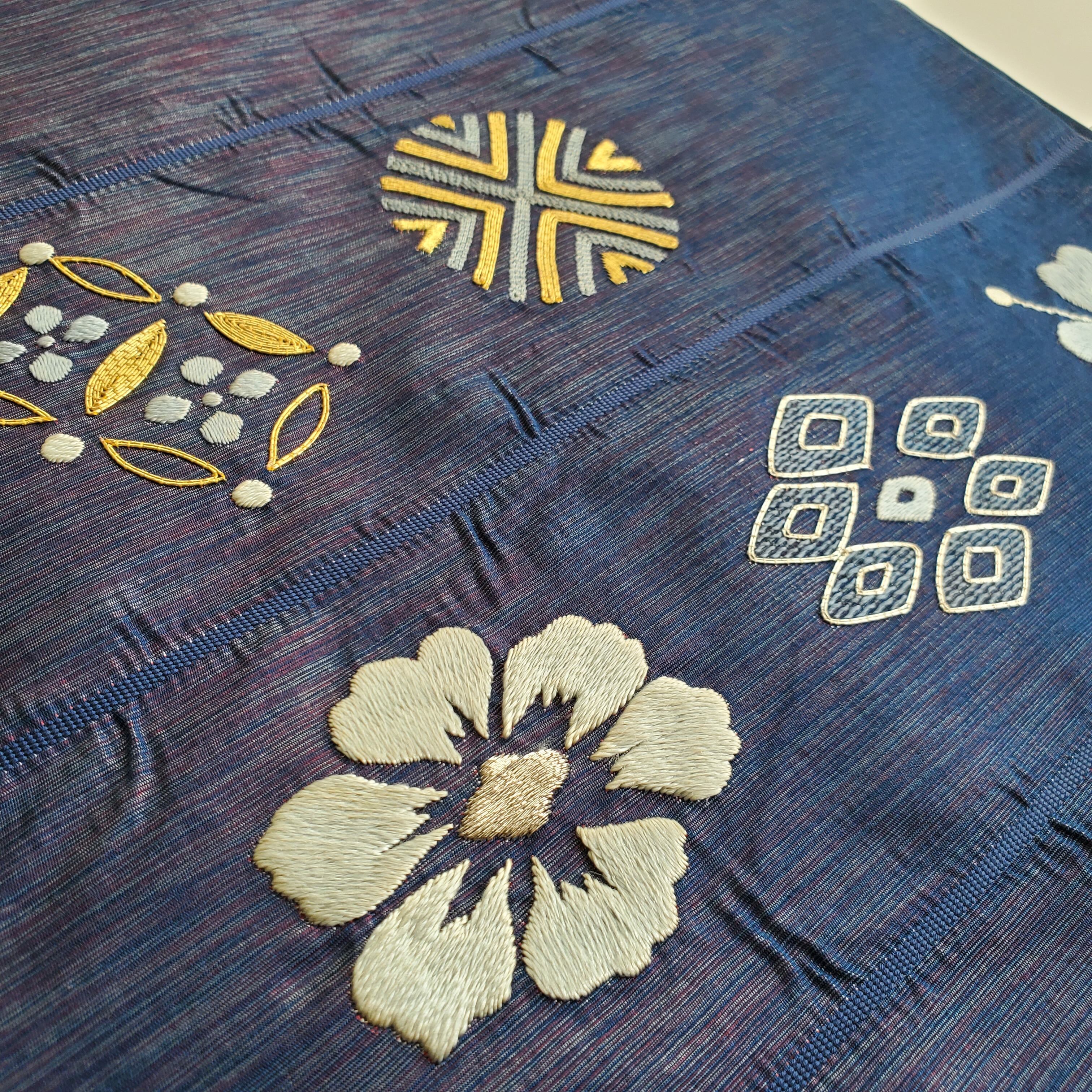 玉虫花柄刺繍文様 正絹六通袋帯 | アンティーク雑貨・家具・骨董品