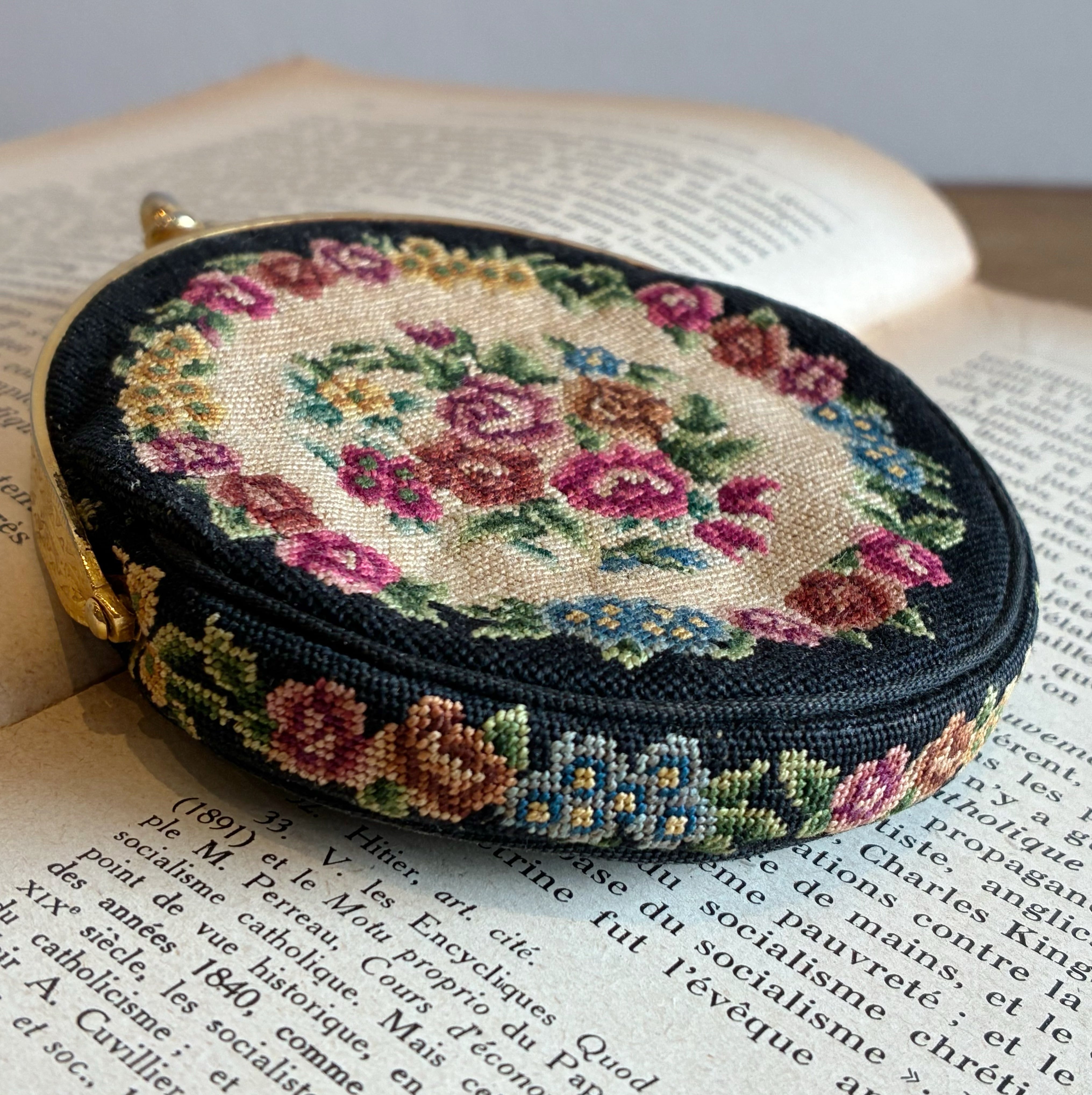 プチポワン刺繍のがま口 | POTLATCH