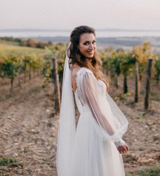 フランス風 ウエディングドレス ロング ふわふわシースルー袖 抜群の  