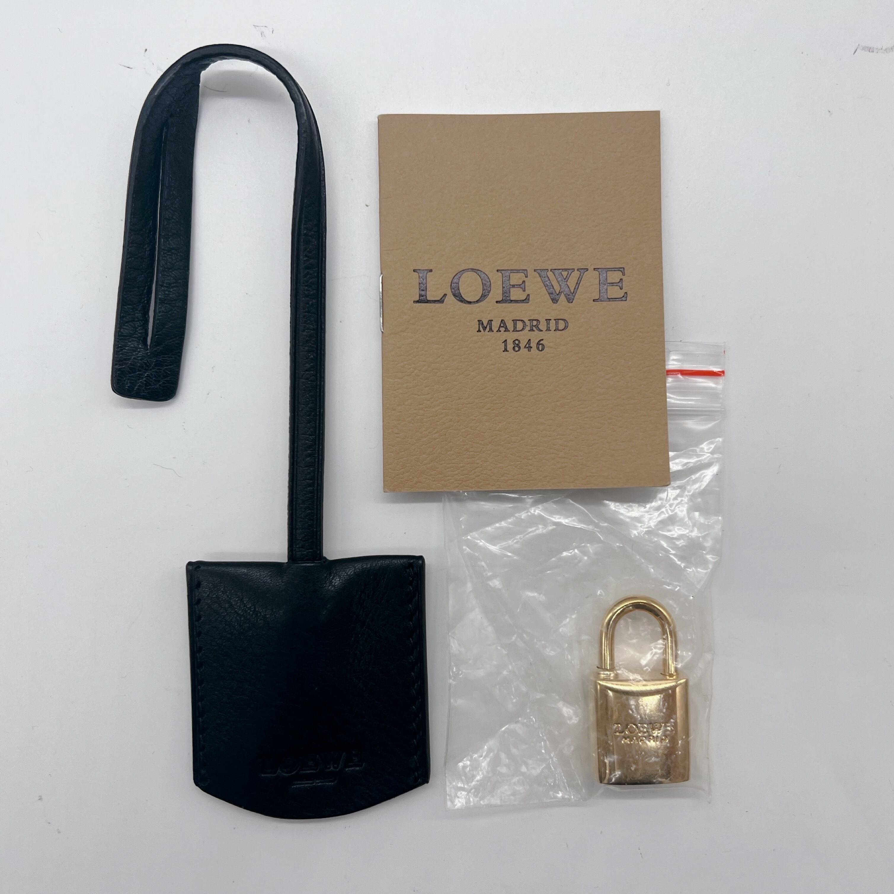 LOEWE】ロエベ ヘリテージ レザー ショルダーバッグ | Regalia.japan