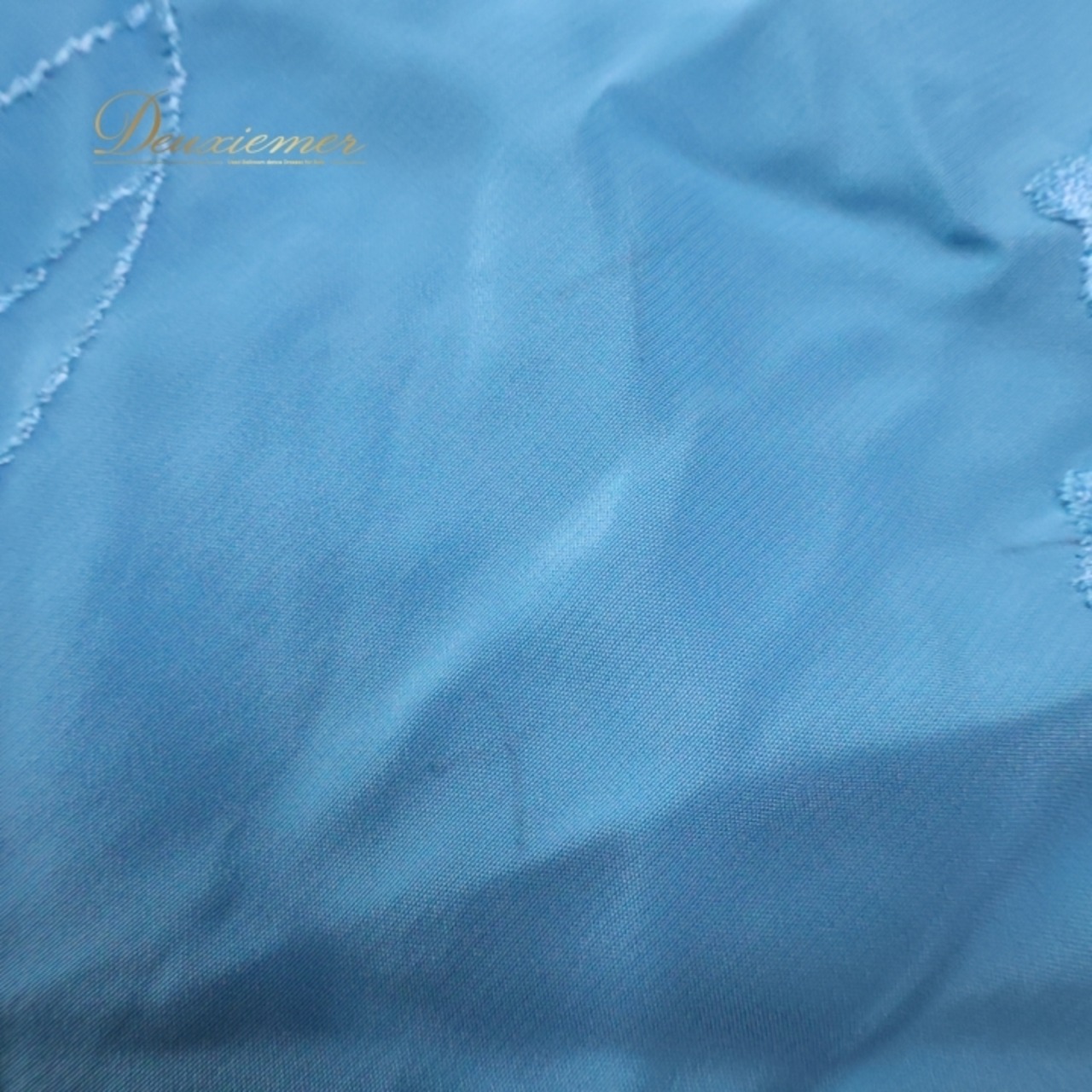 フラメンコ 衣装 マントン シージョ フレコ 刺繍 水色 青 装飾 小物 ダンス パーティ 飾り 発表会 レッスン ブルー系 ターコイズブルー フレコ長い 輝く色合い 舞台衣装 発表用 おしゃれ コスチューム パフォーマンス ダンス小物