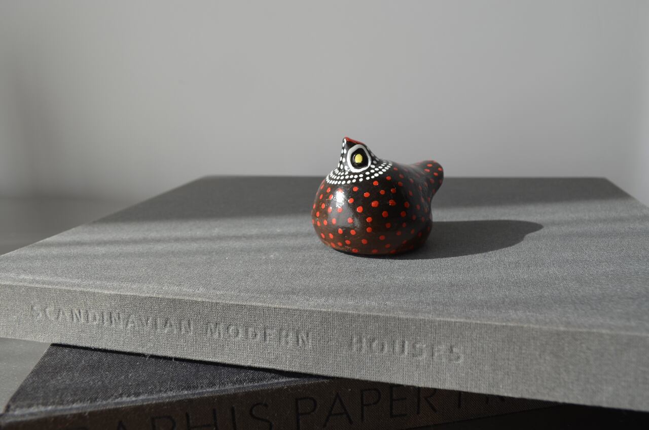 【sold out】ホロホロ鳥 陶器の置物 レッド (S)