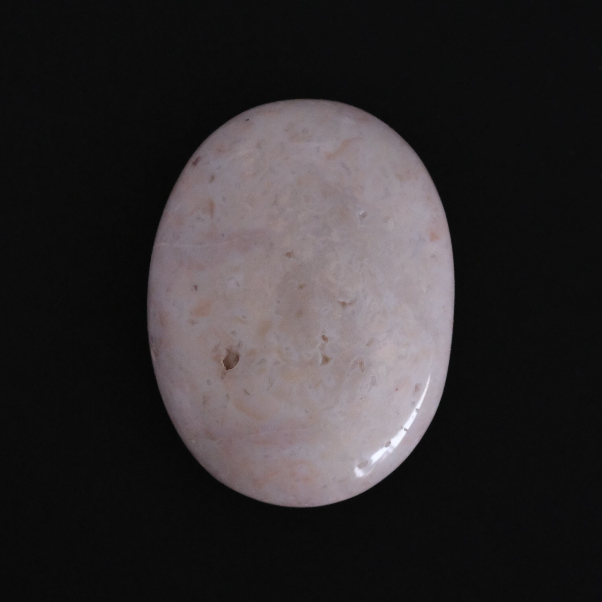 ピンクカーネリアンの握り石 〇 紅玉髄 | ふれる