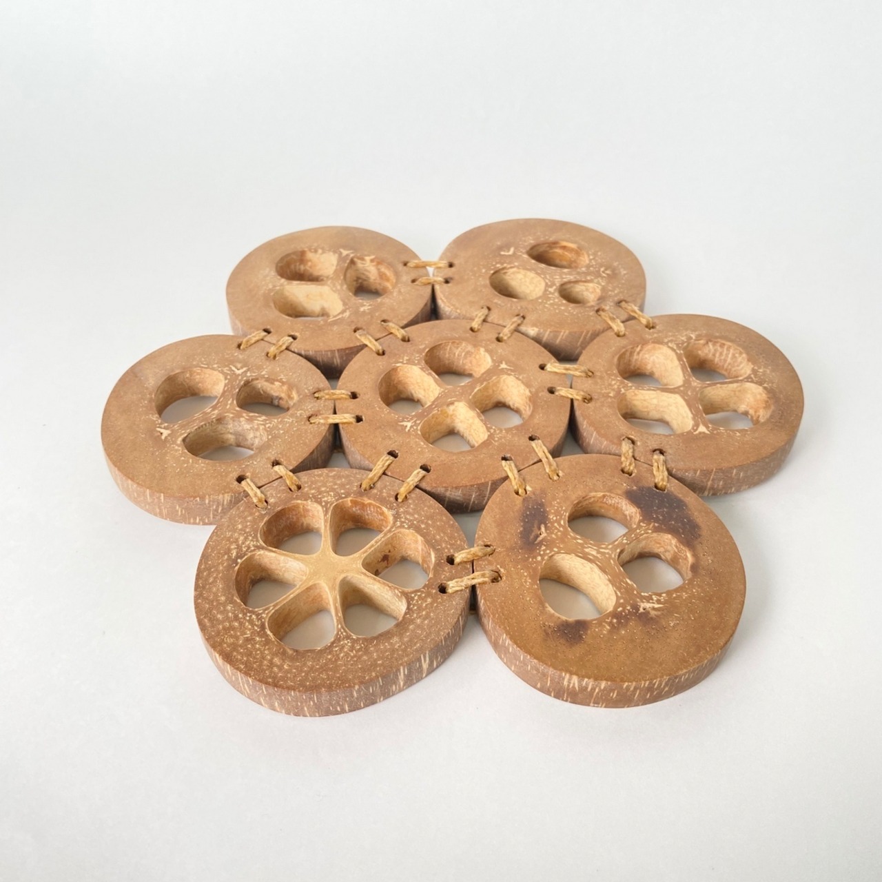 ババス椰子 種 鍋敷き ①