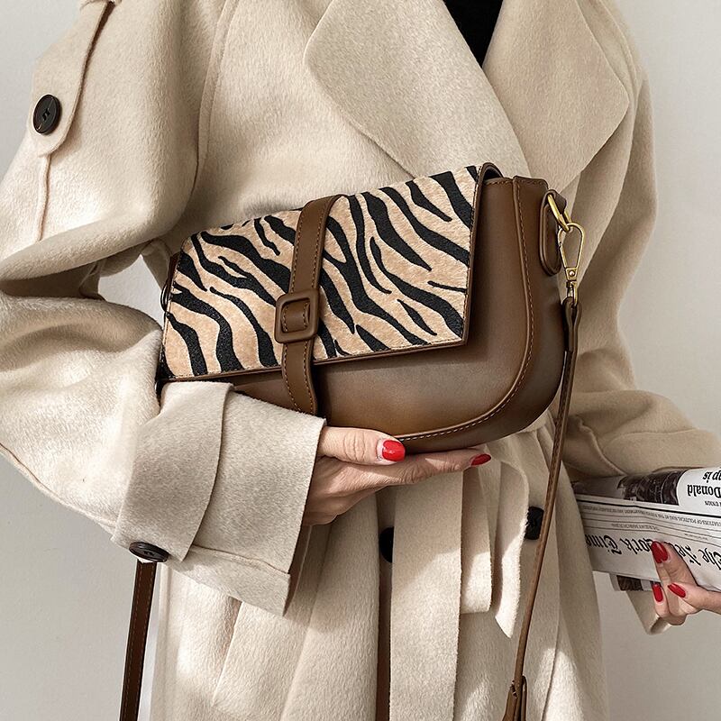 オータムウィンターレッド 秋物 冬物 スクウェア メッセンジャーバッグ Tiancai_Wing_Bag43027858009