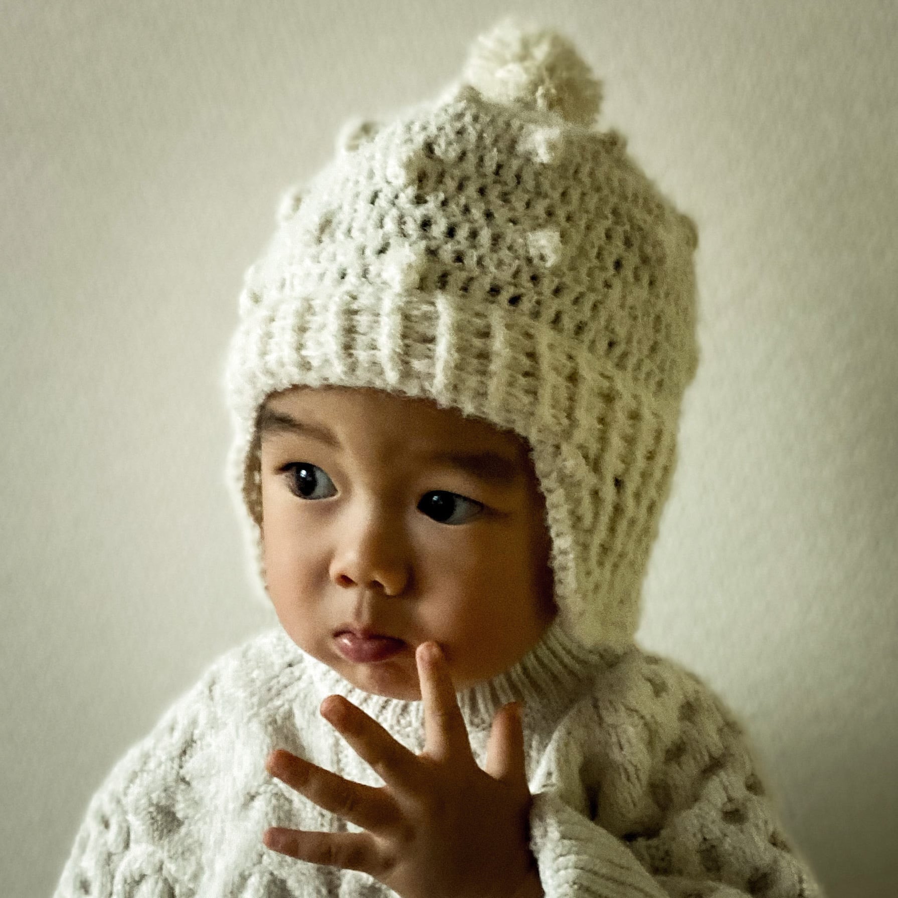 クリスマスホワイト』子供用 耳まで暖かいポンポン付きニット帽子/ベビーアルパカ使用 t-wop factory『ベビー／キッズ用オーダー帽子 SHOP』