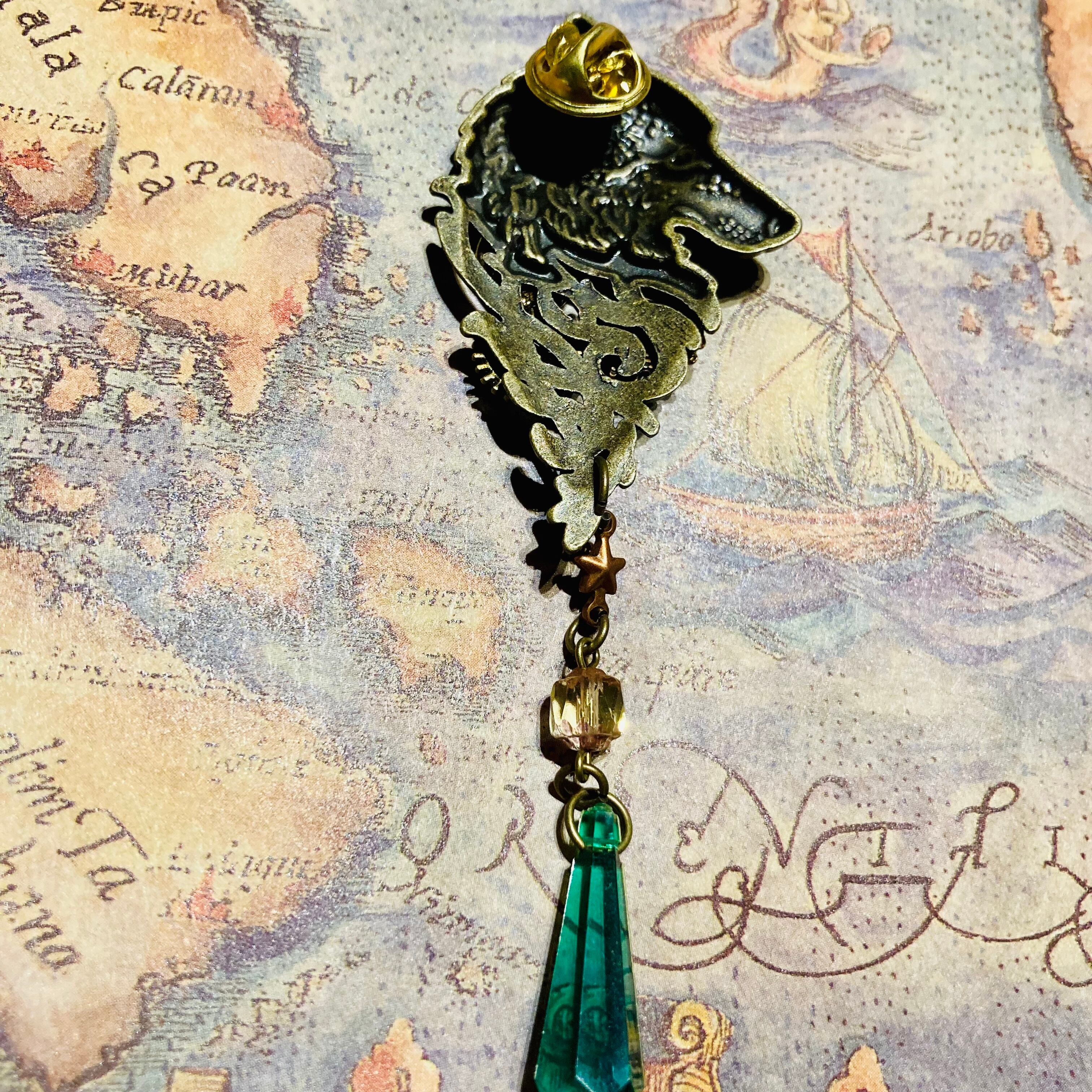 アンティーク オオカミとウサギの型バッジ 1970年代 アンティーク オオカミとウサギのコイン型バッジ 1970年代