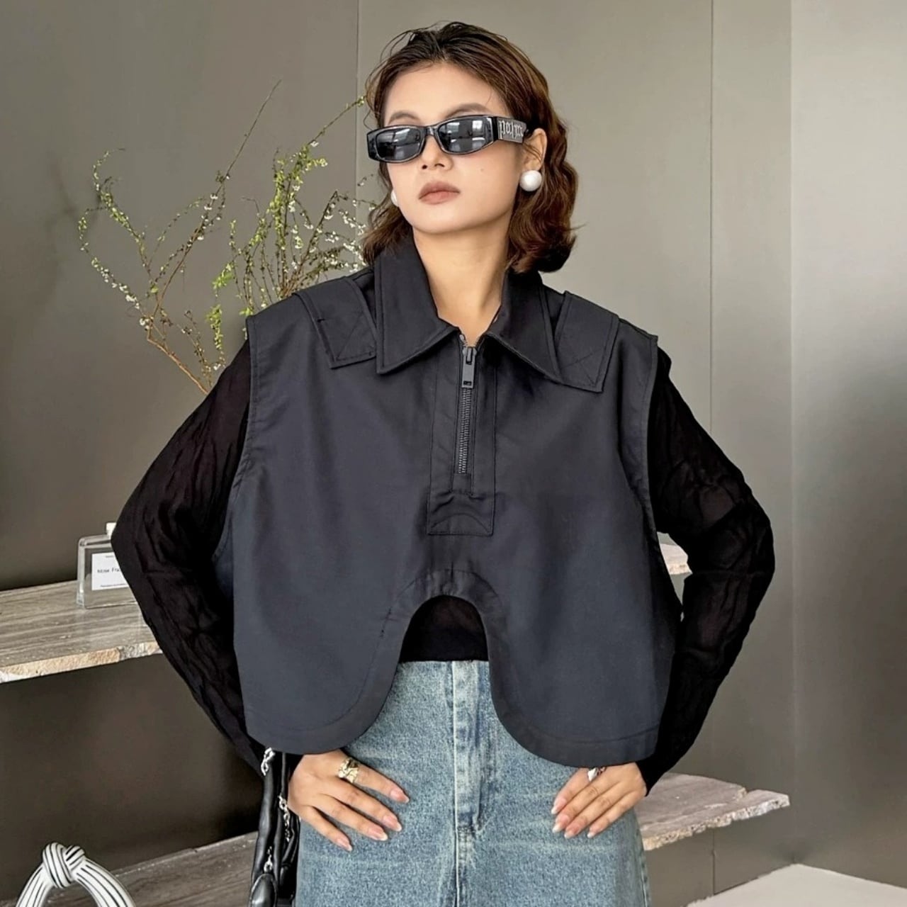 Curved Hem Half-Zip Vest 01387