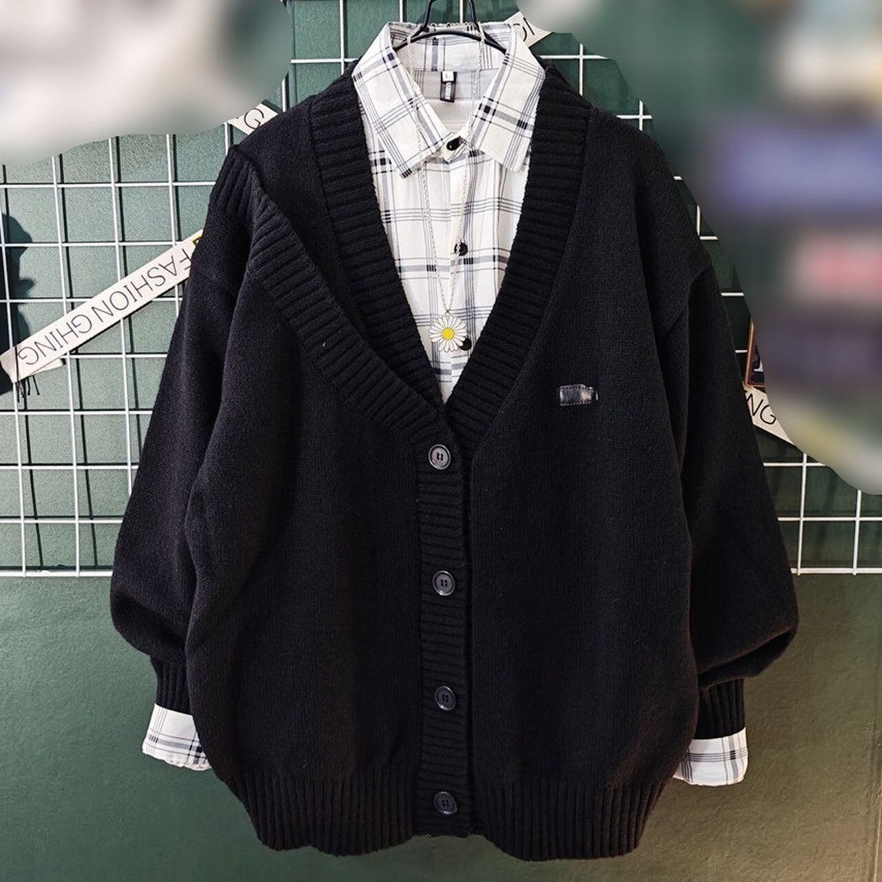 V-neck knit cardigan in a relaxed style(MT1706)