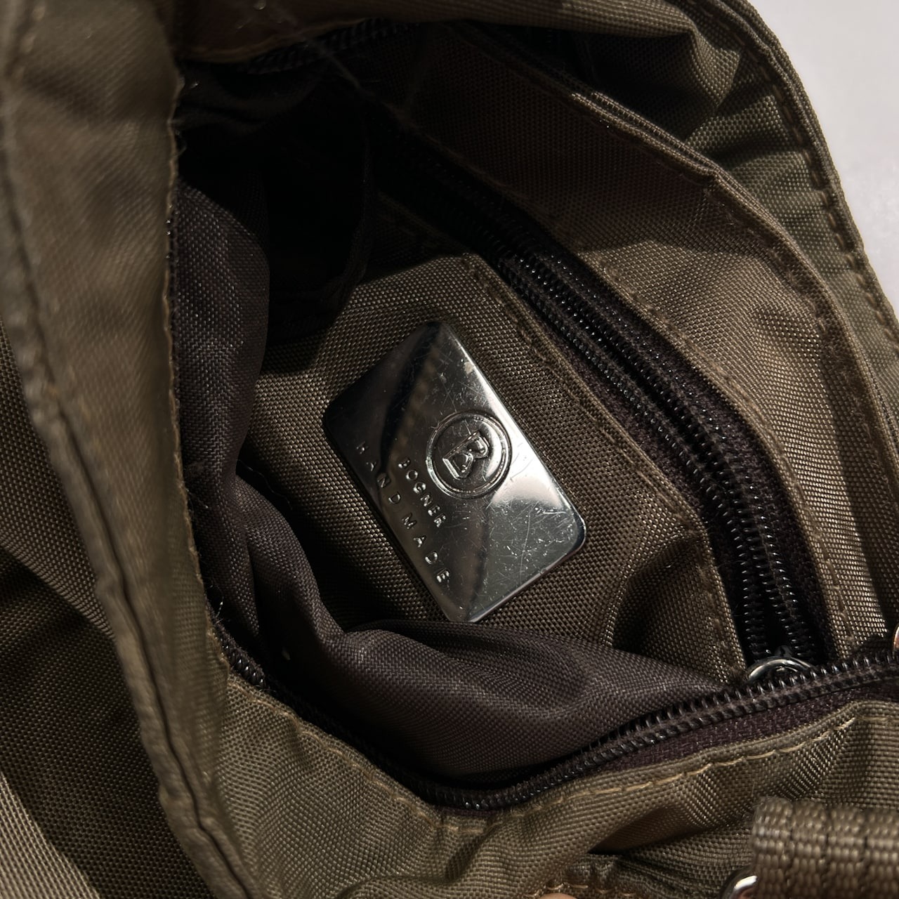 BOGNER ボグナー ステンシルプリント ミリタリー風 ミニ ショルダーバッグ /カーキ系